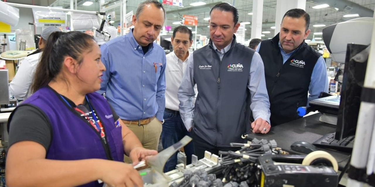 Alcalde hace recorrido en sector industrial de Acuña