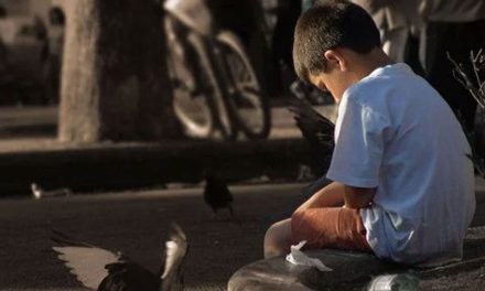 Hombre abandona a sus hijos más de 40 días sin comida ni dinero