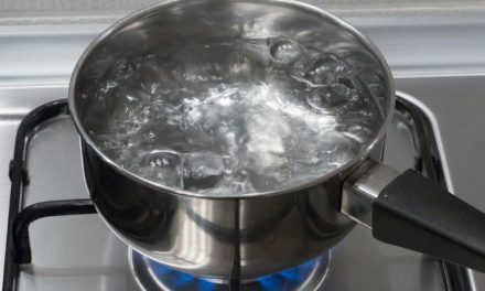 Hervir el agua no la hace potable, advierte experta