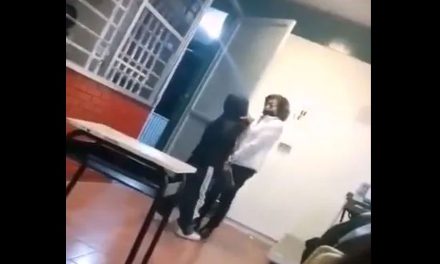 Video: Alumna amenaza a maestra con unas tijeras en San Miguel de Allende Guanajuato