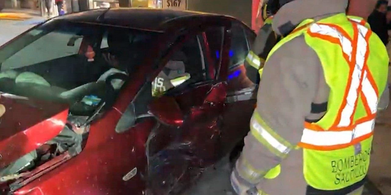 Hombre quedó atrapado tras choque en Saltillo