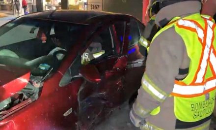 Hombre quedó atrapado tras choque en Saltillo