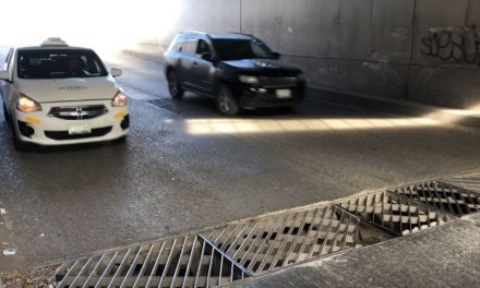 Peligrosa rejilla para automovilistas en la calle Pablo L. Sidar de Saltillo