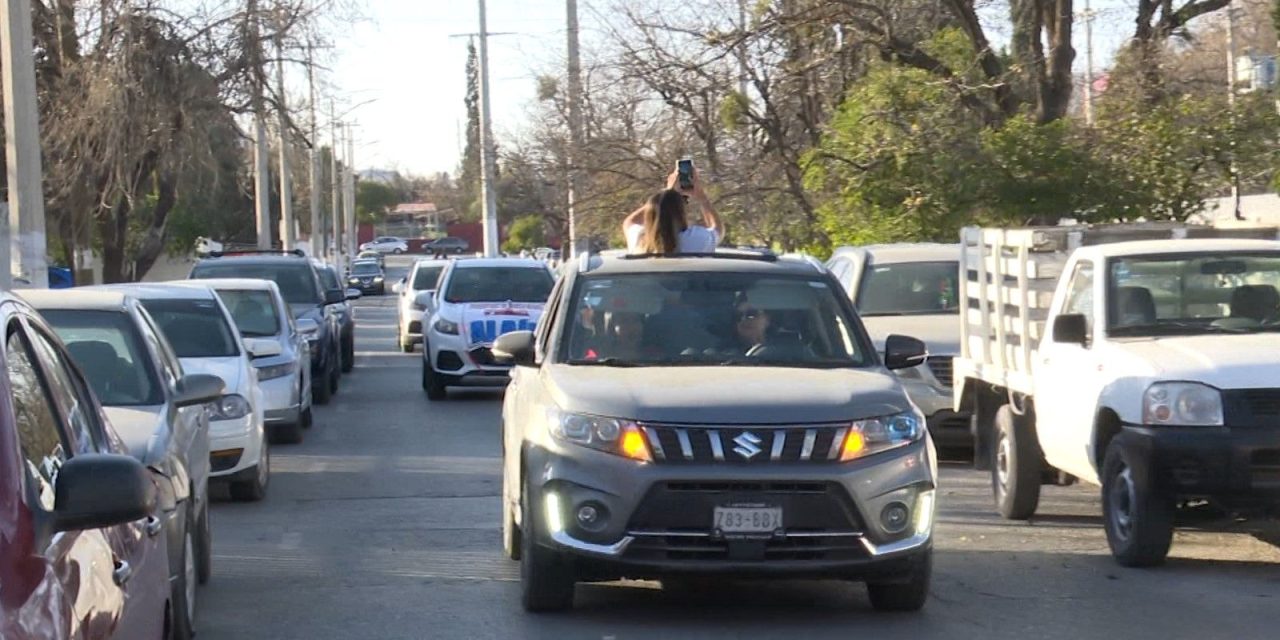 Realizan caravana a favor del maestro Alain en Saltillo