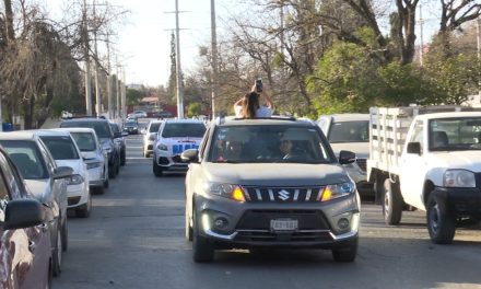 Realizan caravana a favor del maestro Alain en Saltillo