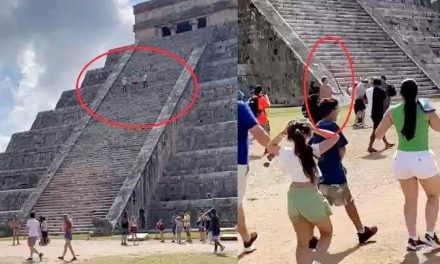 Video: Reciben a golpes a turista que subió la pirámide de Chichén Itzá