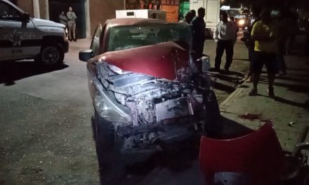 Hombre se impacta por manejar a alta velocidad en Saltillo