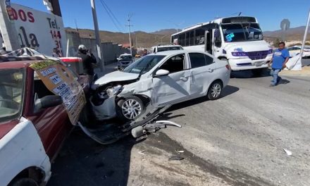 Hombre conducía ebrio y causó daños materiales al sur de Saltillo