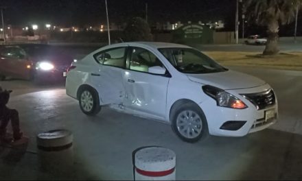 Saltillo: Da vuelta sin precaución y lo chocan en el bulevar Carlos Abedrop