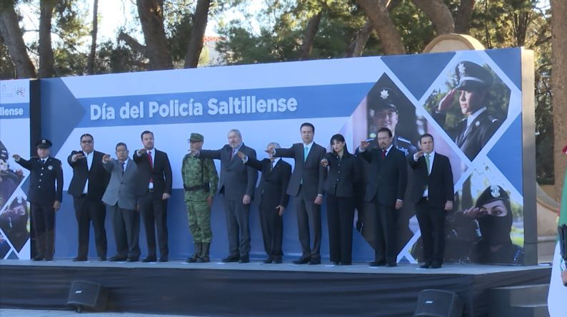 Festejan a policías de Saltillo en su día dentro de instituciones educativas