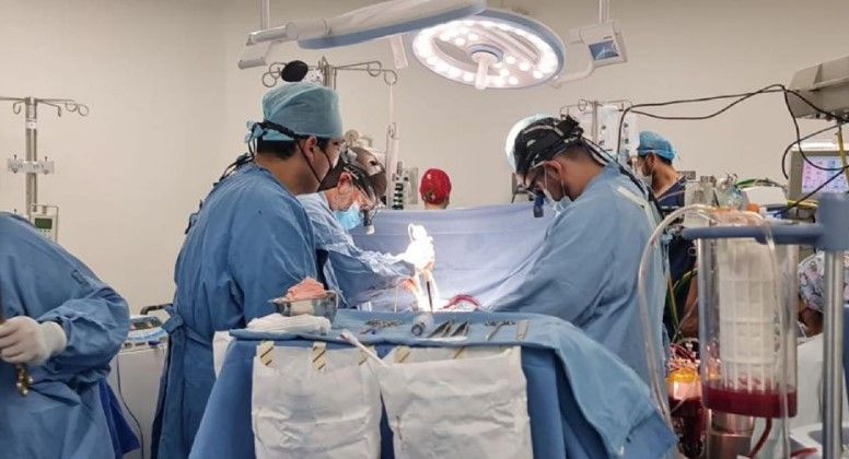 Doctores del IMSS realizan el primer trasplante bipulmonar del instituto