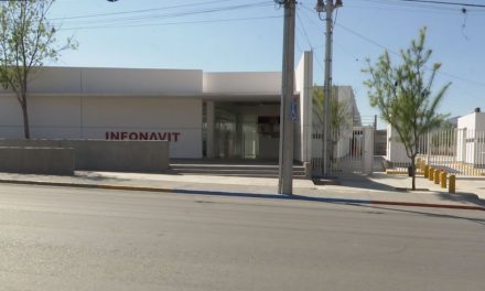 Saltillo: Embargan en las oficinas de Infonavit, debe pagar 200 mil pesos en tres días a afectada