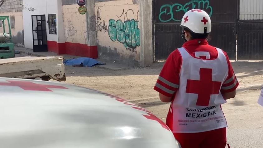 Infarto le quita la vida en plena plaza pública en Saltillo