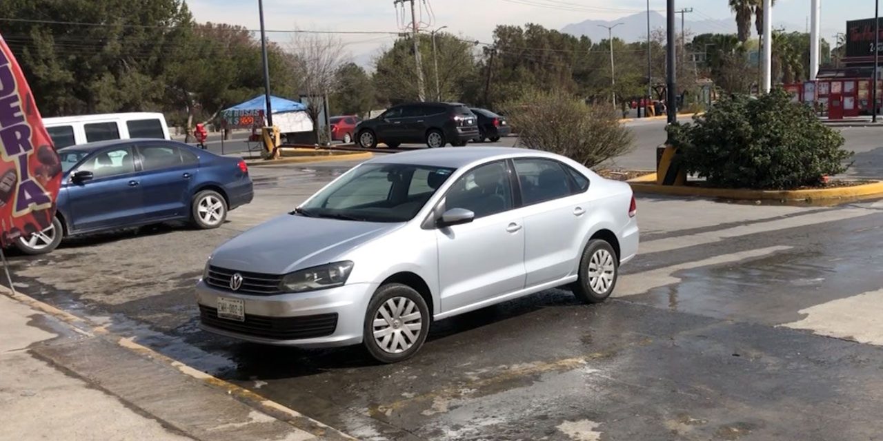 Saltillo: Reportan fuga de agua en una plaza comercial