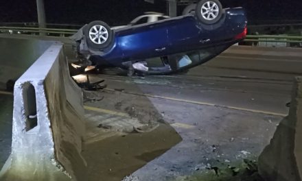 Saltillo: Sufre una volcadura en Periférico y escapa para evitar la cárcel
