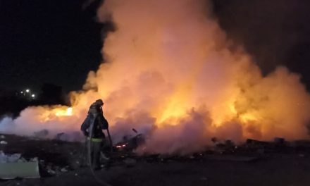 Incendio consume hogar de pepenadores en calles de Mirasierra
