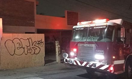 Causan incendio tras una pelea en la Zona Centro de Saltillo