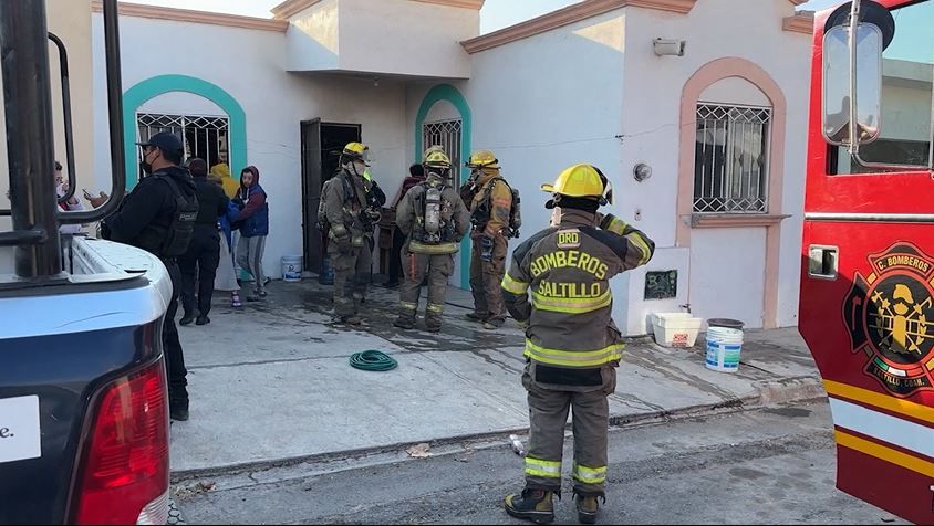 Incendio moviliza a bomberos en Privadas La Torres de Saltillo