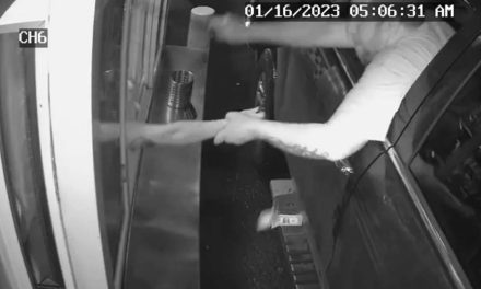 Video: Cliente intenta secuestrar a trabajador a través de ventanilla drive-thru en Estados Unidos