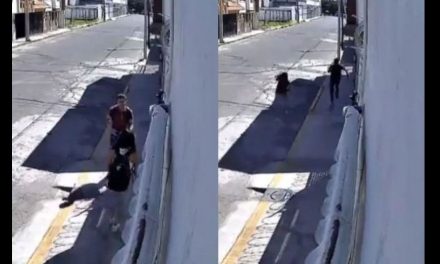 ¡Por favor, por favor! Jovencita suplica a ladrón para que no le quite sus pertenencias en Puebla