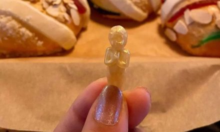 Saltillo: ¡Niños Dios de 14 quilates! Venden rosca de Reyes con muñequitos especiales
