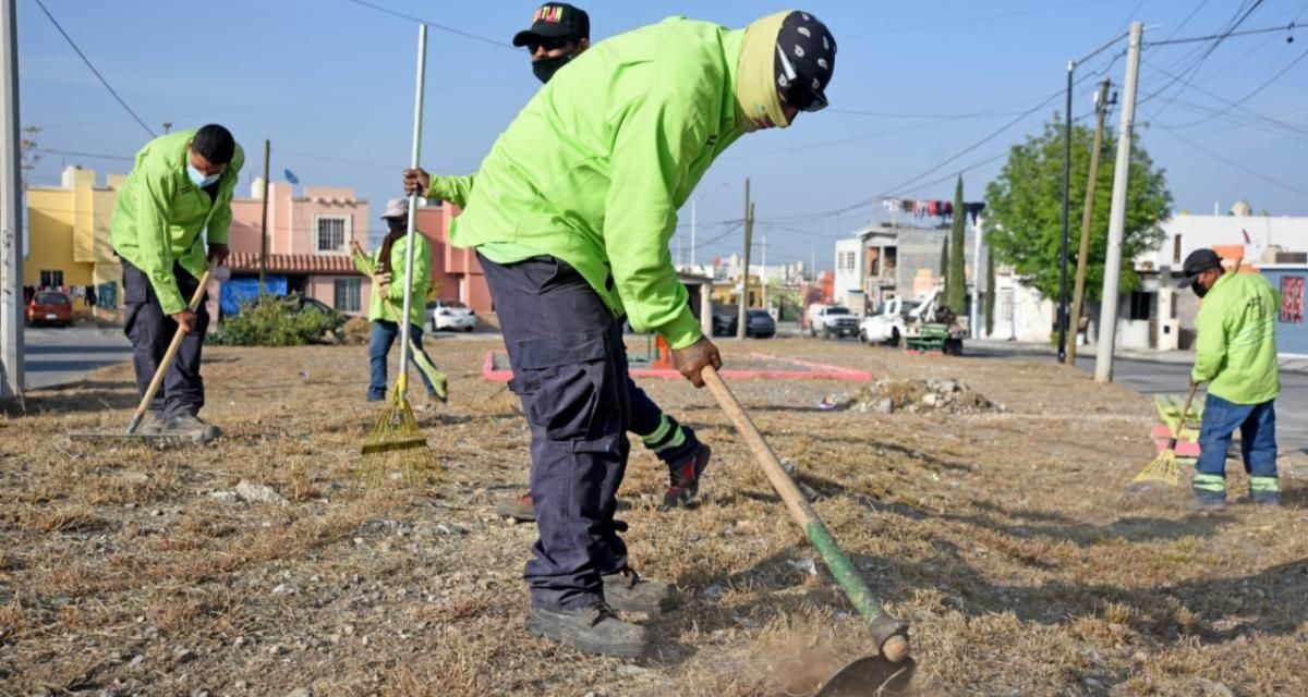 Limpian plazas públicas de Saltillo