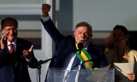Promete Lula da Silva reconstrucción de Brasil tras asumir la presidencia