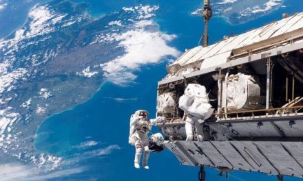 Varados en el espacio; la Nasa no tiene plan de rescate para astronautas atrapados en la EEI