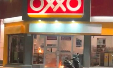 Se reportan incendios en tiendas Oxxo por hombres armados en Guanajuato