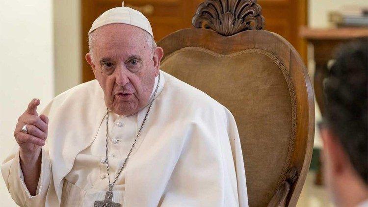 ‘Ser homosexual es un pecado, no un delito’; Papa Francisco