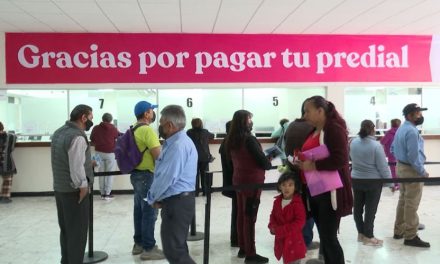 Largas filas en primer día del cobro del predial: descuento en enero es del 15 por ciento en Saltillo