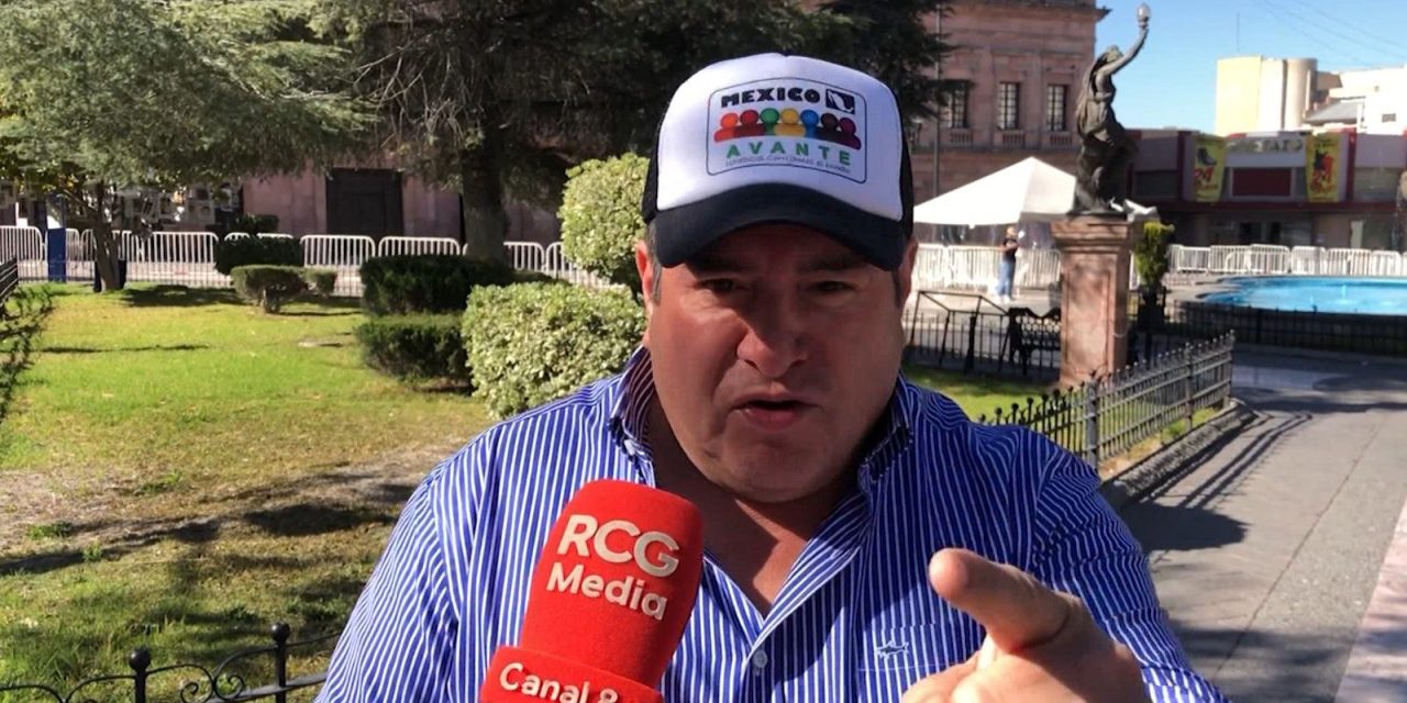 Fernando Rodríguez recaba firmas en Saltillo para ser candidato independiente