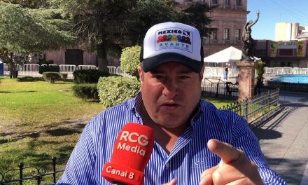 Fernando Rodríguez recaba firmas en Saltillo para ser candidato independiente
