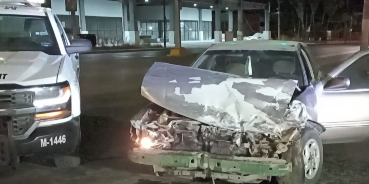 Saltillo: Se pasa el rojo y provoca choque, conductora iba alcoholizada
