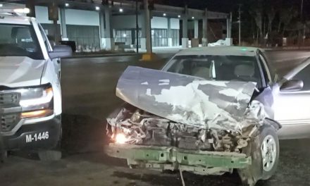 Saltillo: Se pasa el rojo y provoca choque, conductora iba alcoholizada