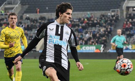 Tras aventura con el Newcastle de Inglaterra, ‘Santi’ Muñoz regresa a Santos Laguna