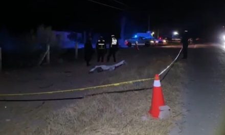 Localizan a hombre sin vida a un costado de la carretera a Torreón