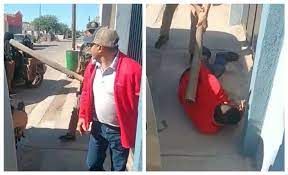 Video: Sujetos armados le dan una golpiza a un taquero en Sonora