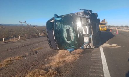 2023 inicia con tragedia; mueren 4 personas en volcadura de camión en la Torreón-Saltillo