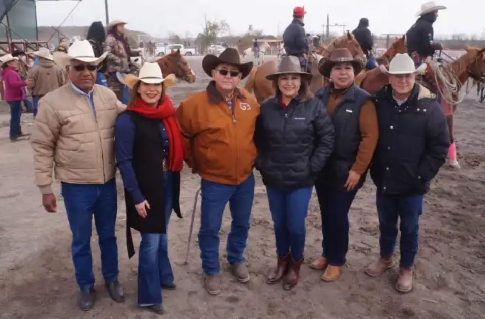 Realizan cabalgata ‘San Valentín’ en Sabinas