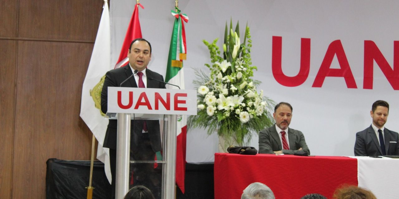 Toma protesta nuevo rector de la UANE