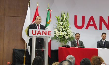 Toma protesta nuevo rector de la UANE