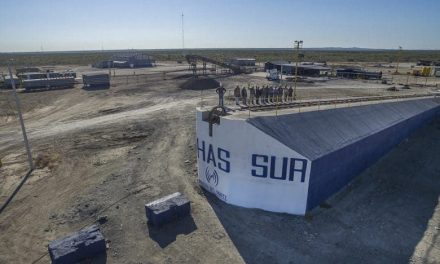 Se manifiestan por sueldos pendientes en mina de AHMSA en Sabinas