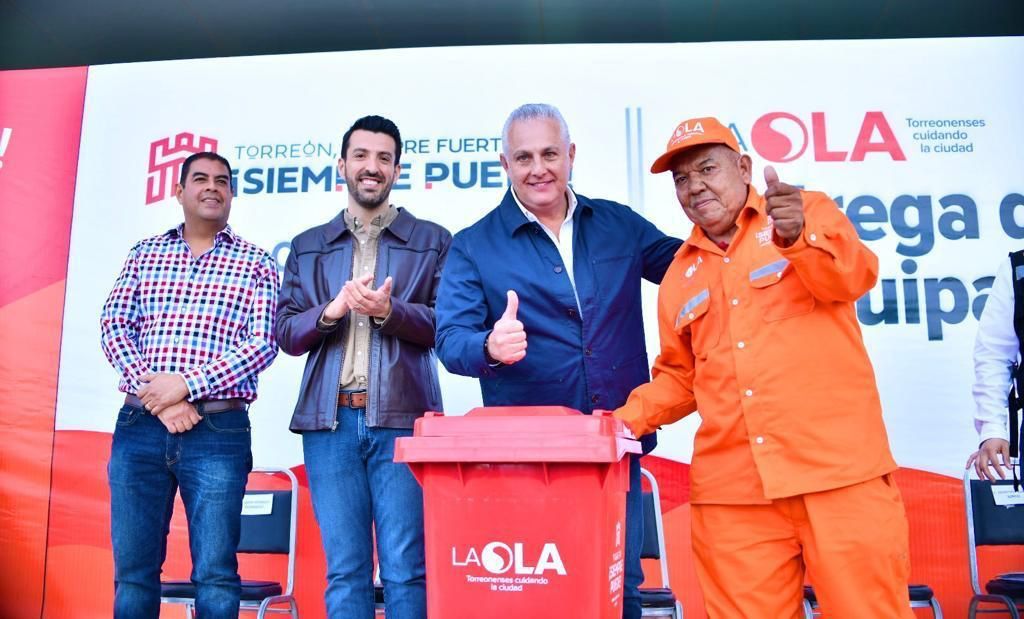 Entregan equipo a integrantes de La Ola en Torreón