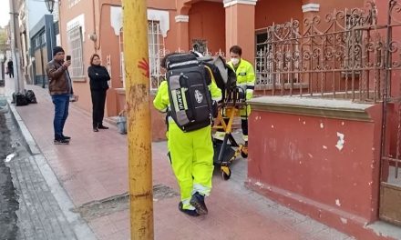 Se debate entre la vida y la muerte tras caer de 6 metros de altura en Saltillo