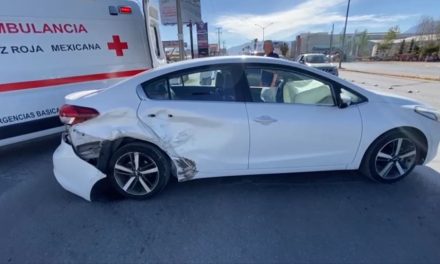 Mujer lesionada tras accidente automovilístico en bulevar Colosio de Saltillo