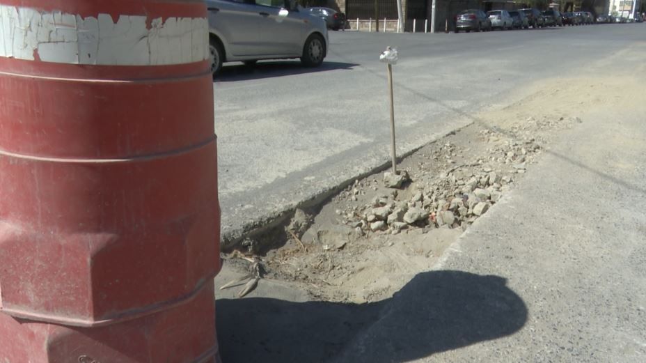 Piden a AGSAL reparación: dejan profundo bache en ciclovía de Saltillo