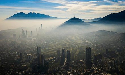 Alerta ambiental por calidad del aire extremadamente mala en Nuevo León
