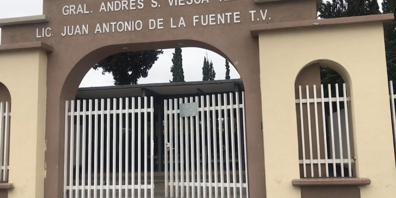 Dos alumnos permanecen en la comandancia de la policía tras riña en secundaria de Saltillo