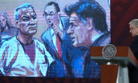 Arremete AMLO contra abogado de García Luna por ligarlo a millonarios sobornos